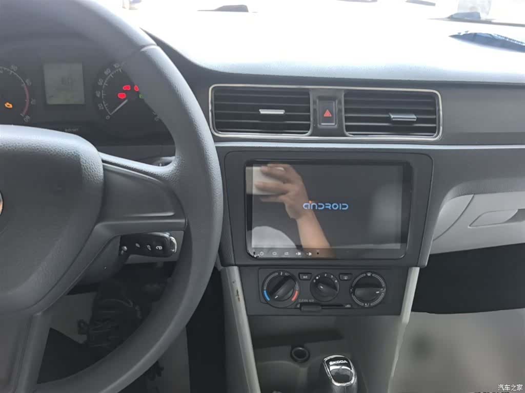 Skoda Rapid, 2017 10