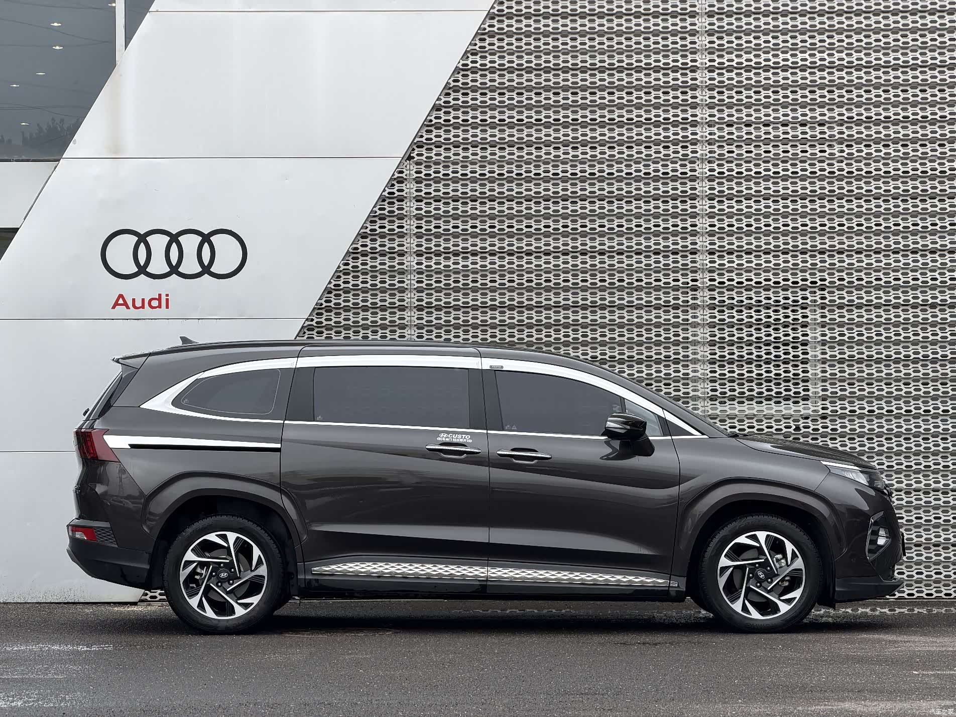 Hyundai Custo, 2024 3