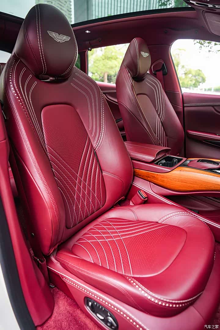 Aston Martin DBX, 2020 12