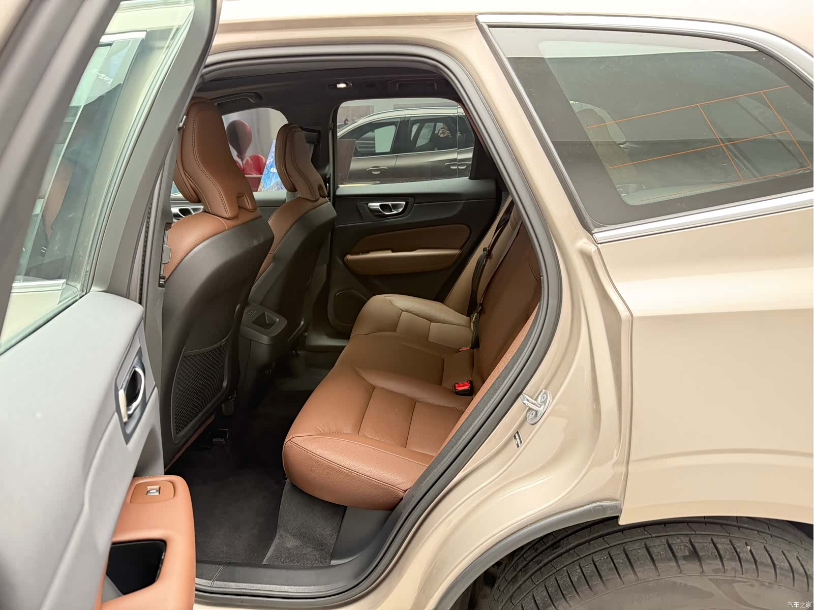 Volvo XC60, 2025 10