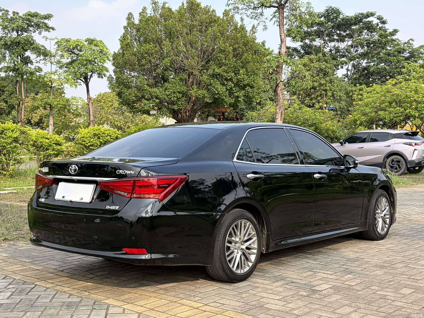 Toyota Crown, 2017 все фото