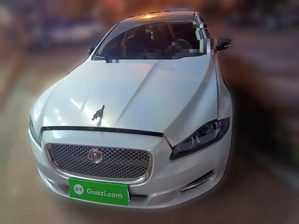 Jaguar XJ