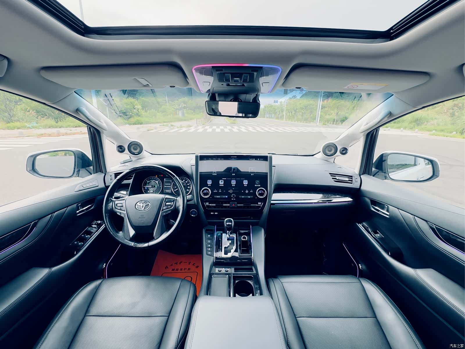 Toyota Vellfire, 2020 10
