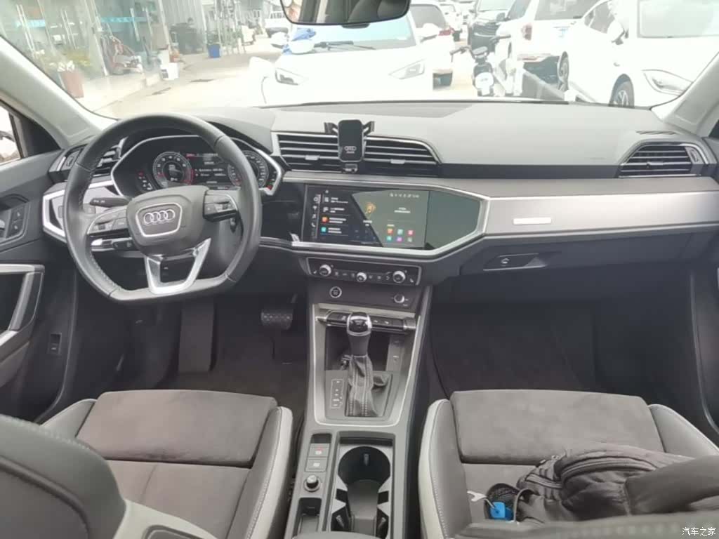 Audi Q3, 2023 10