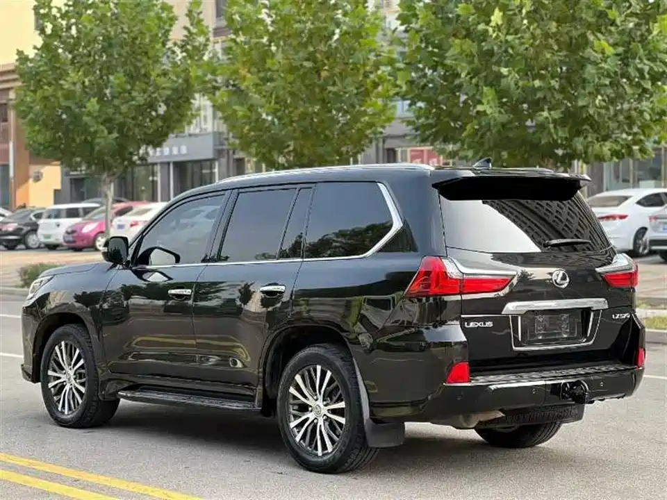Lexus LX