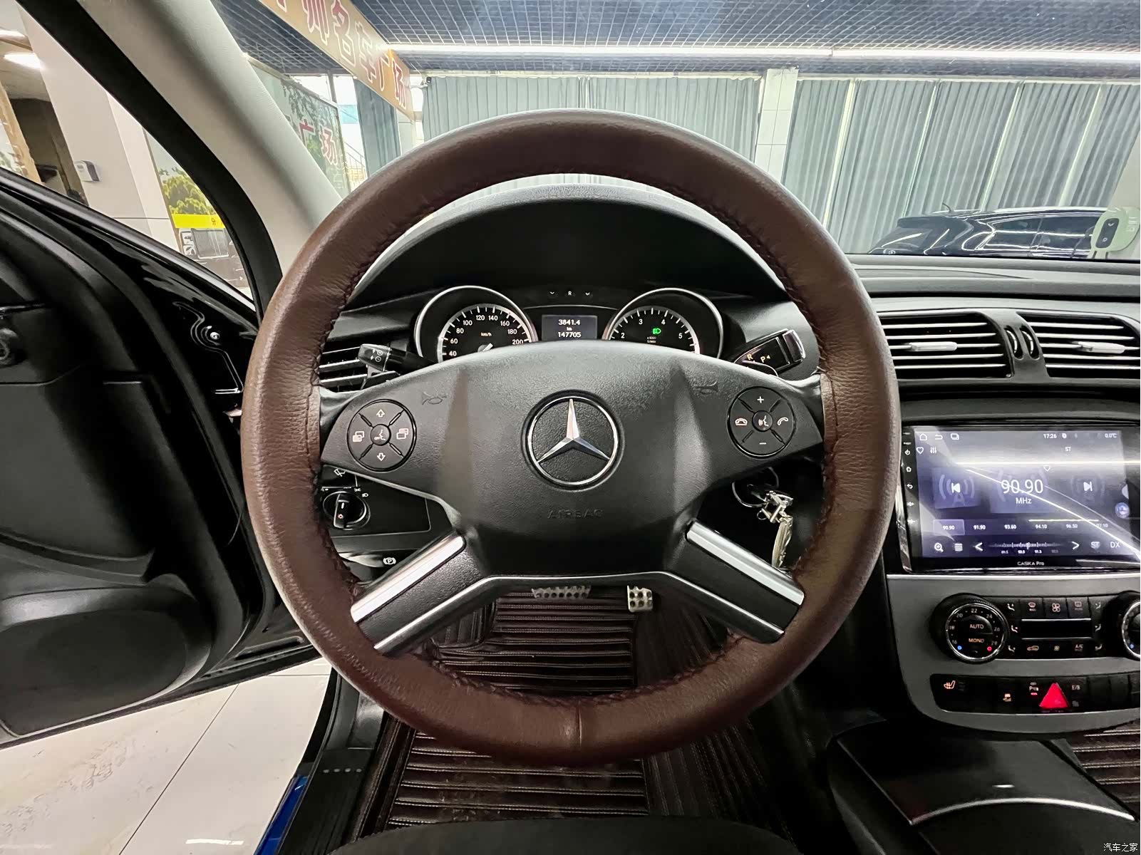 Mercedes-Benz R-Class, 2015 11