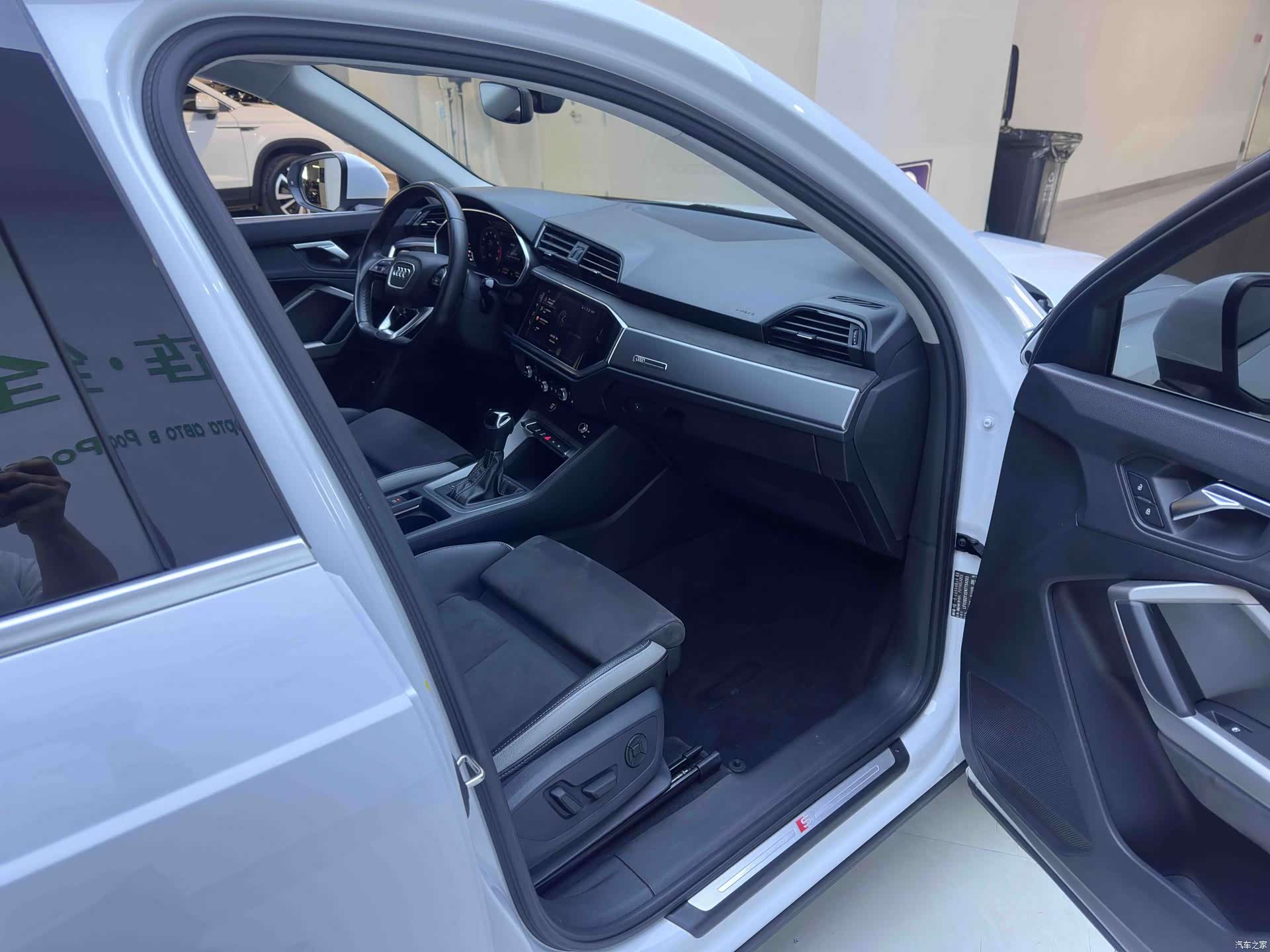 Audi Q3, 2023 10