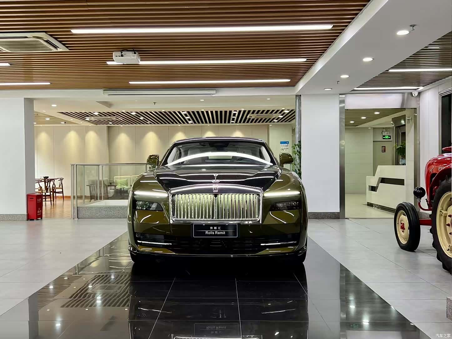 Rolls-Royce Spectre, 2025 2