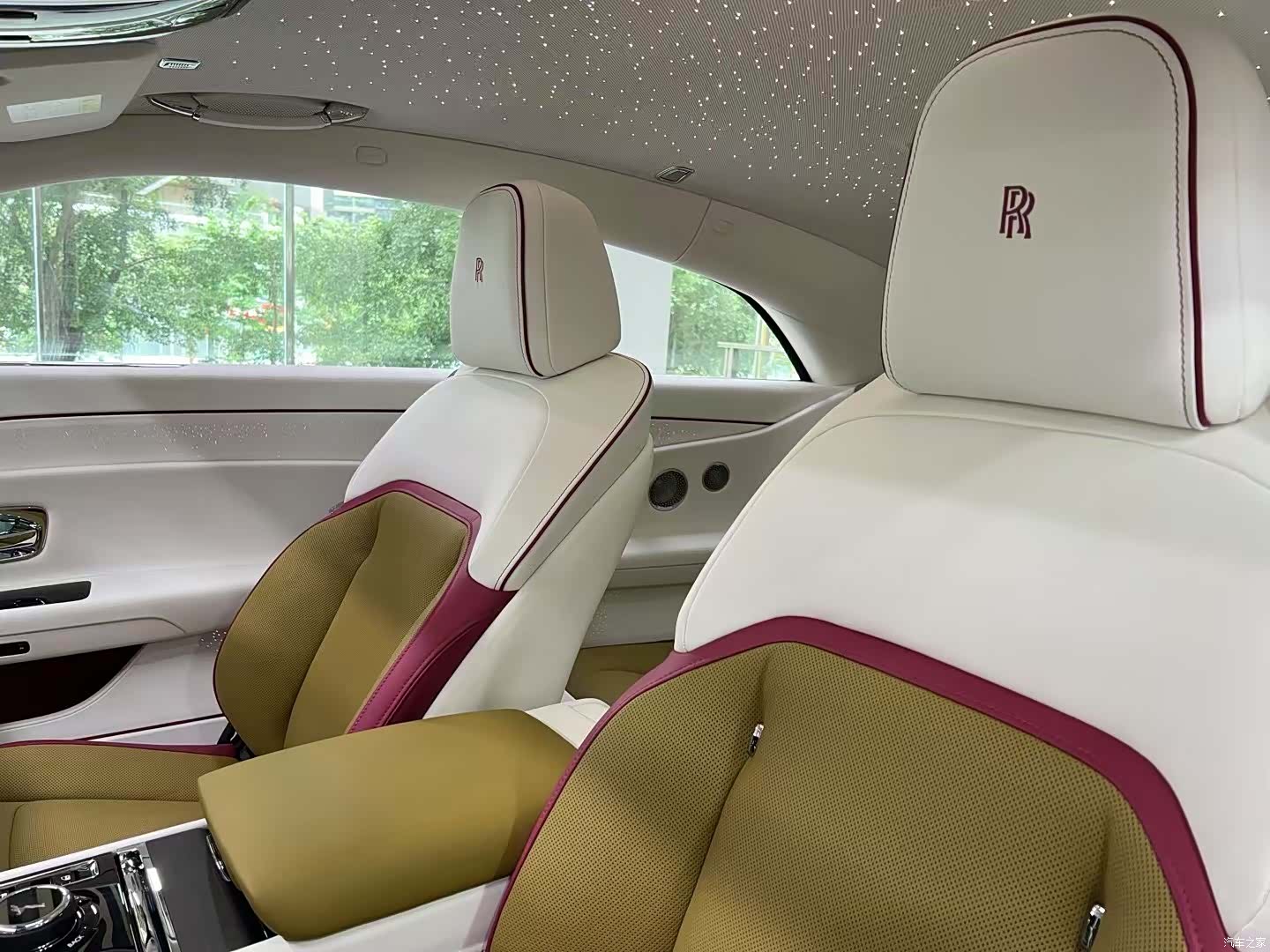 Rolls-Royce Spectre, 2025 6