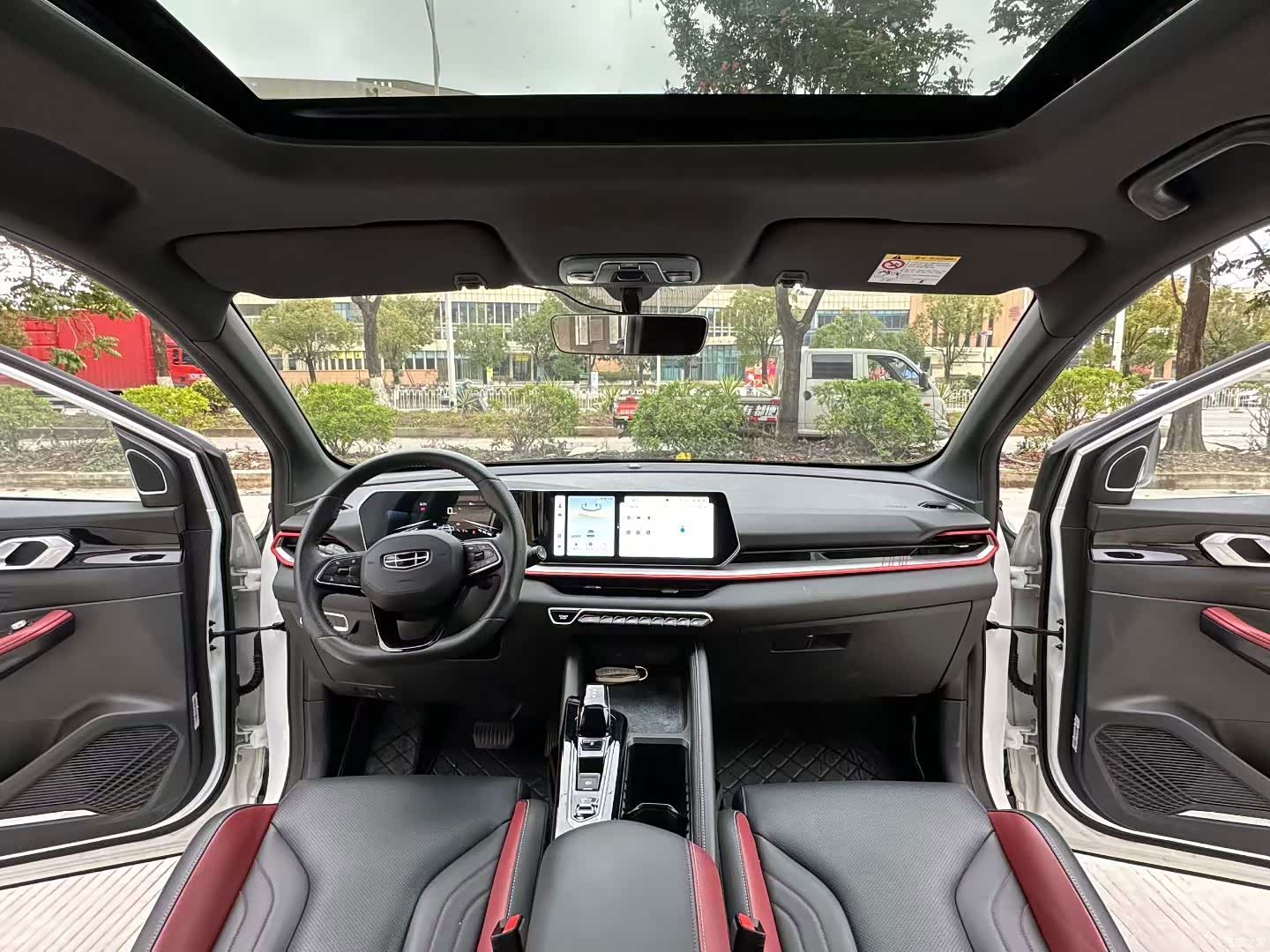 Geely Coolray, 2022 все фото