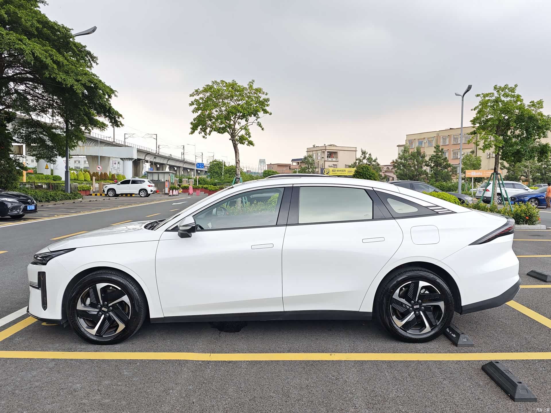 Geely Galaxy L6, 2024 4