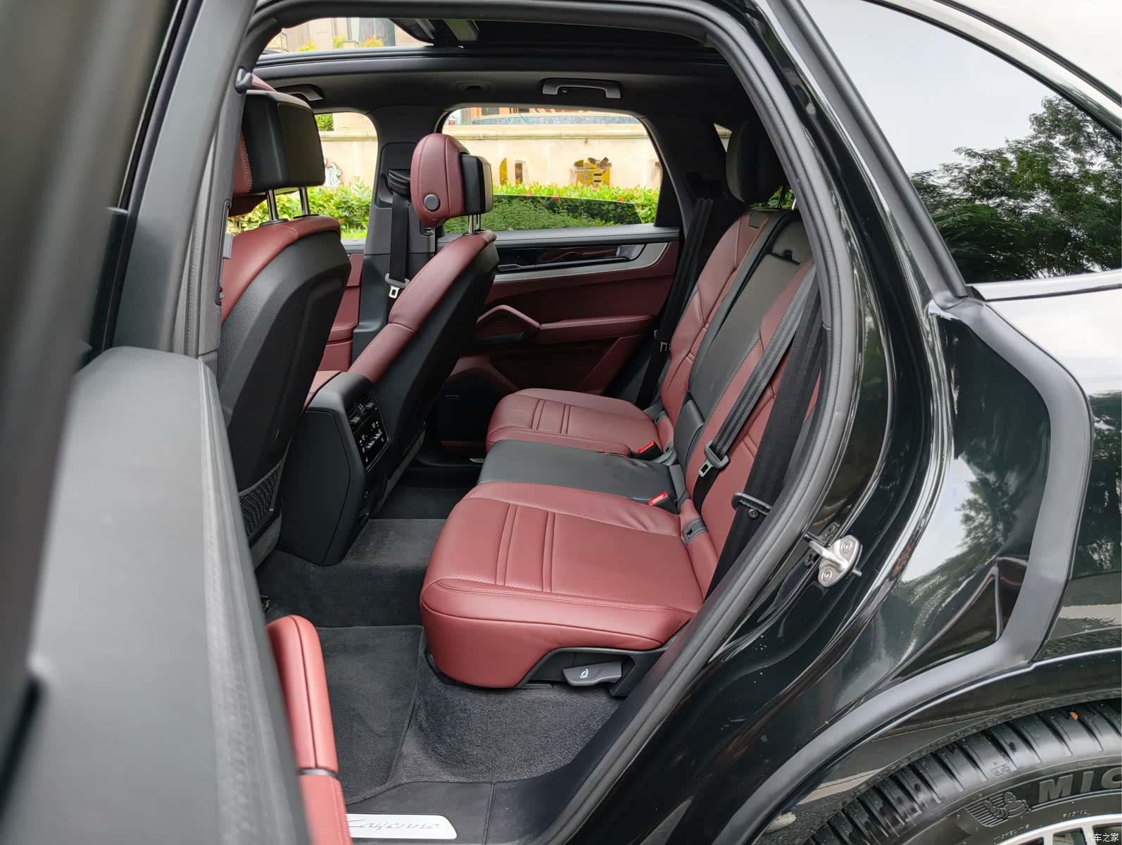 Porsche Cayenne, 2024 11
