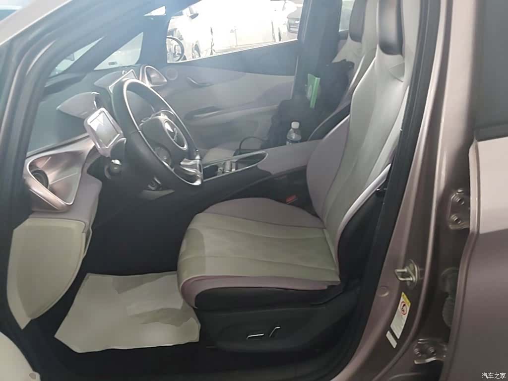 BYD Dolphin, 2023 15