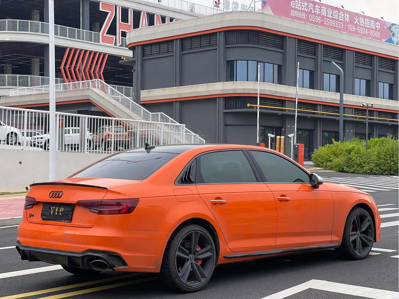 Audi A4L, 2018 9