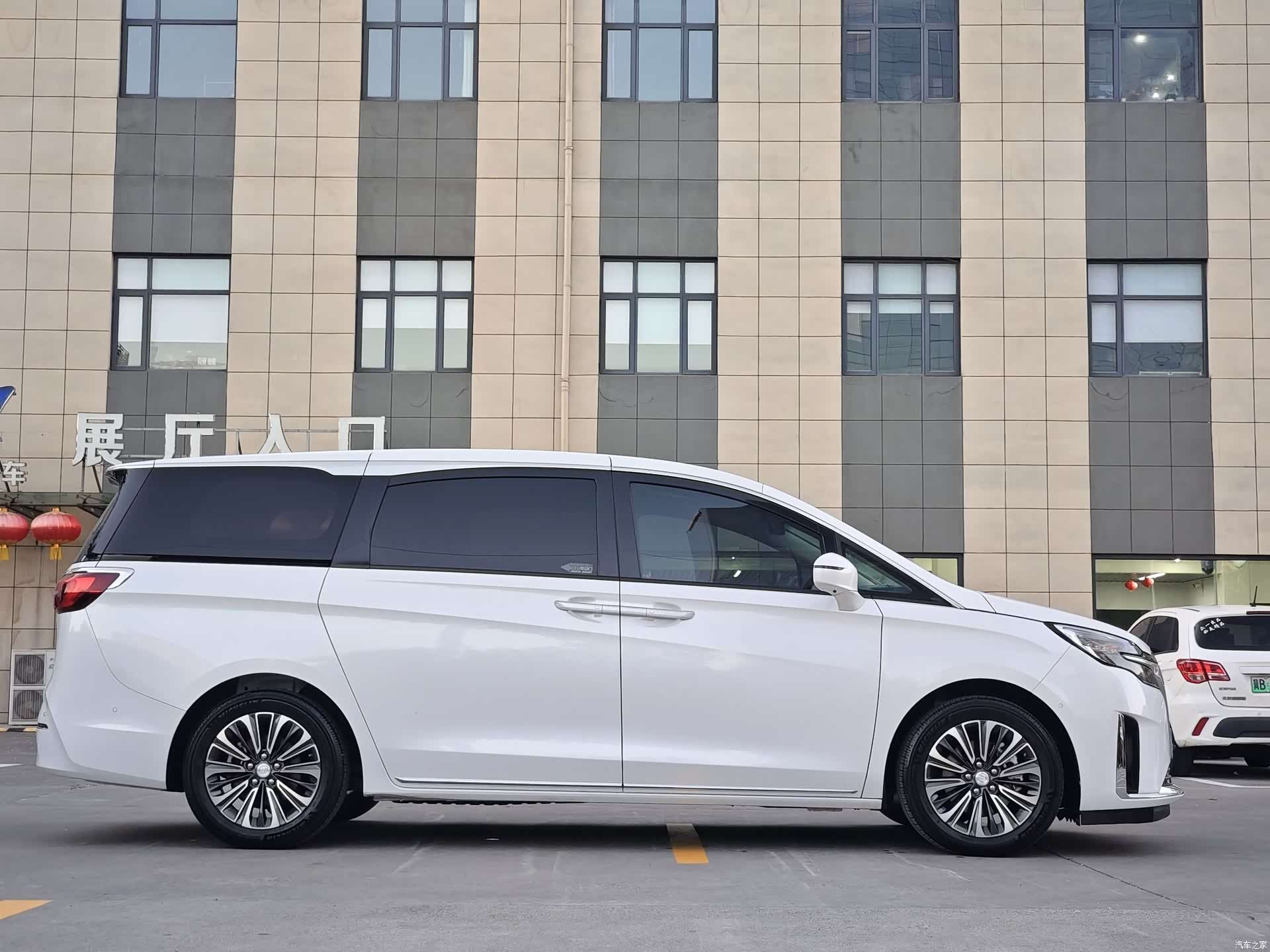 Buick GL8, 2023 4