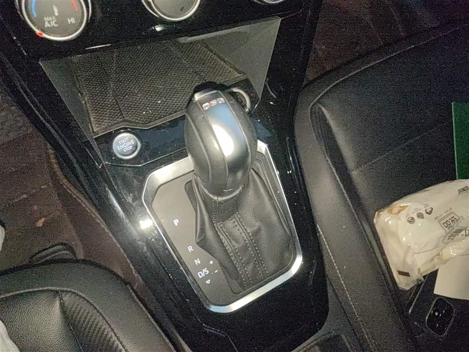 Volkswagen T-ROC exploring Songs