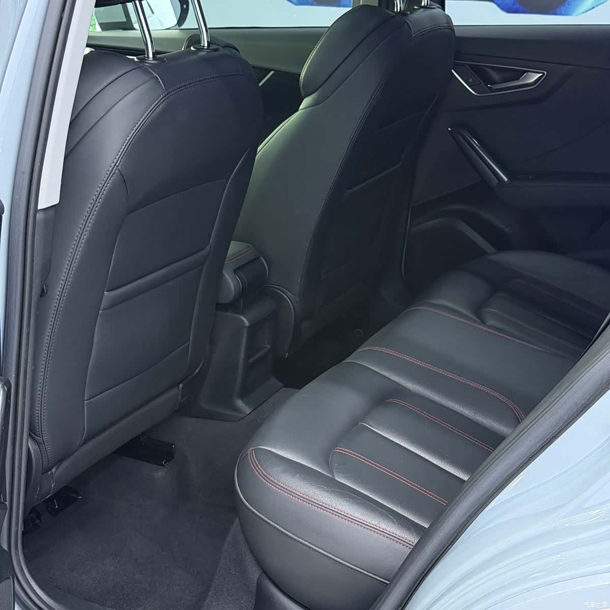 Audi Q2L, 2022 8