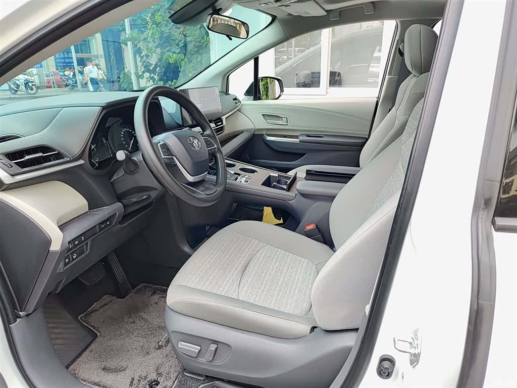 Toyota Sienna, 2024 7