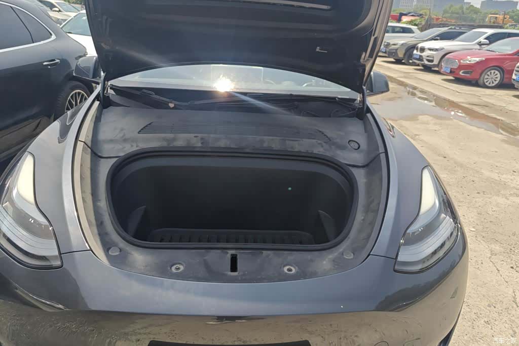 Tesla Model Y, 2024 10