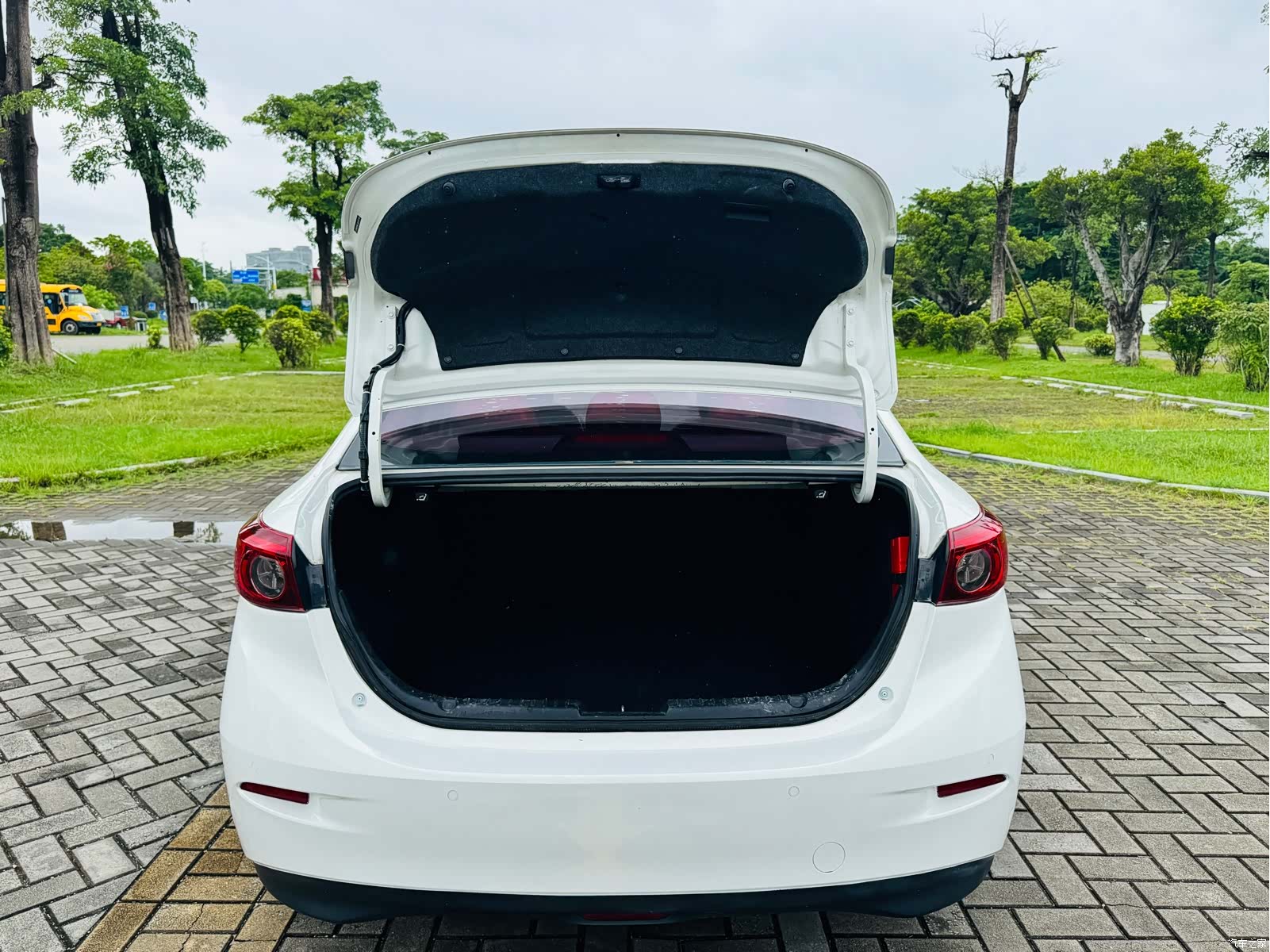 Mazda Mazda3, 2018 15