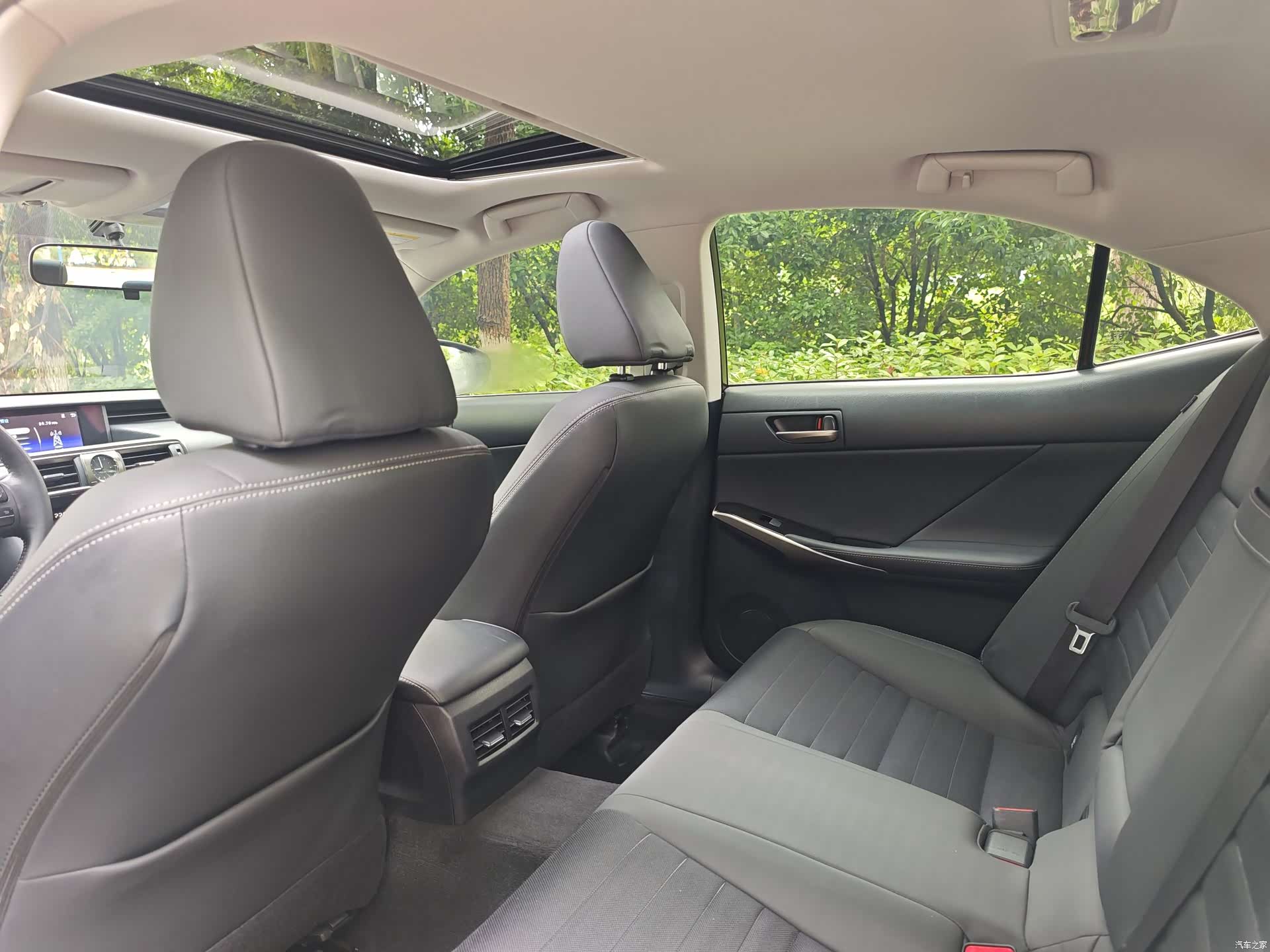Lexus IS, 2019 13