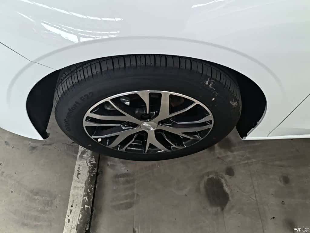 Geely Emgrand, 2026 23