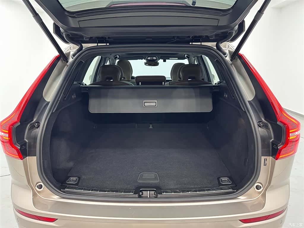 Volvo XC60, 2025 25