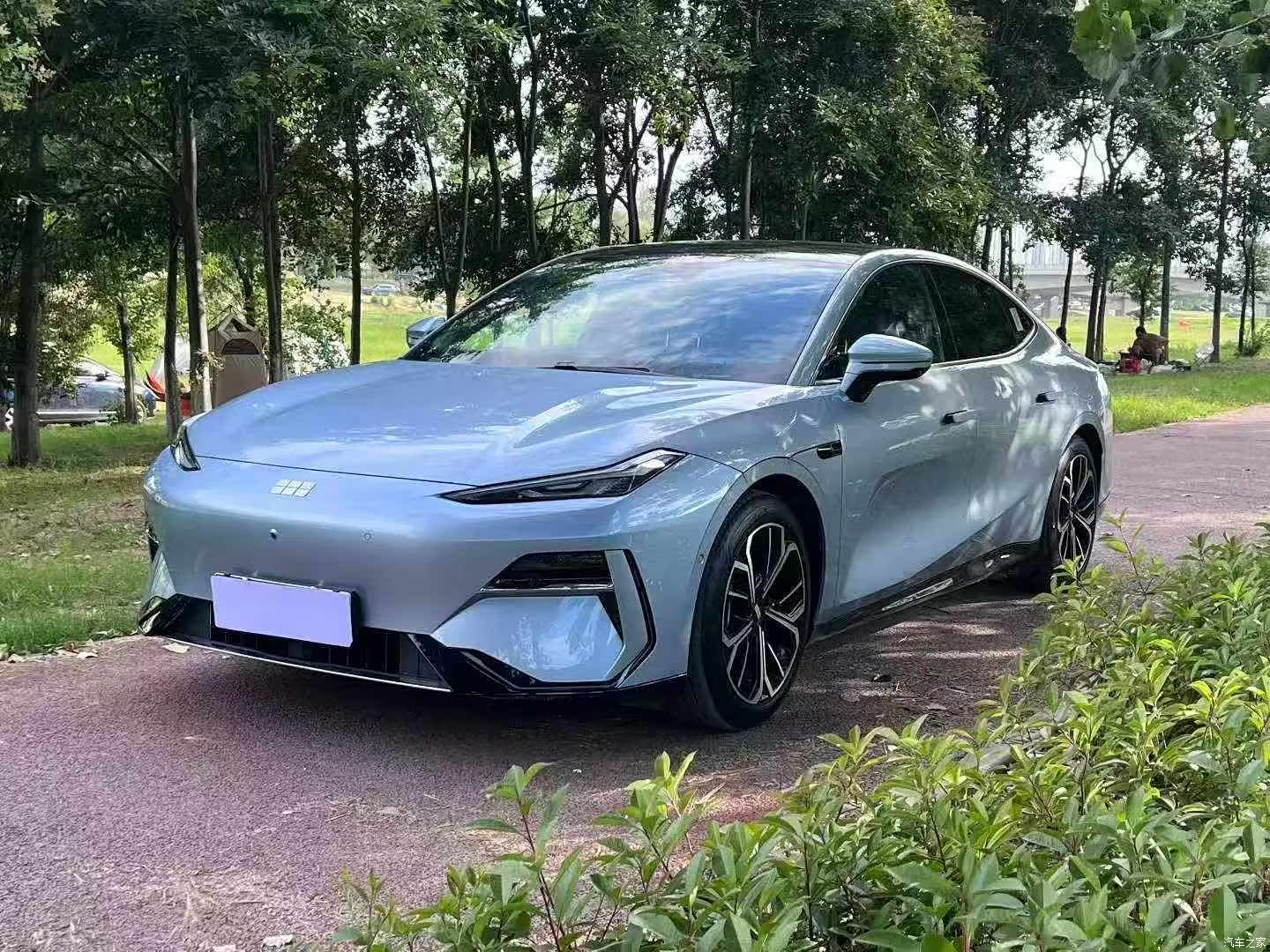 Geely E8, 2025 1