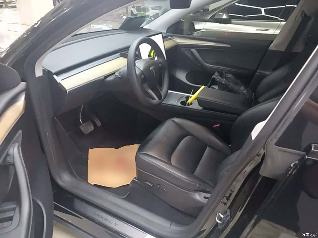 Tesla Model Y, 2023 16