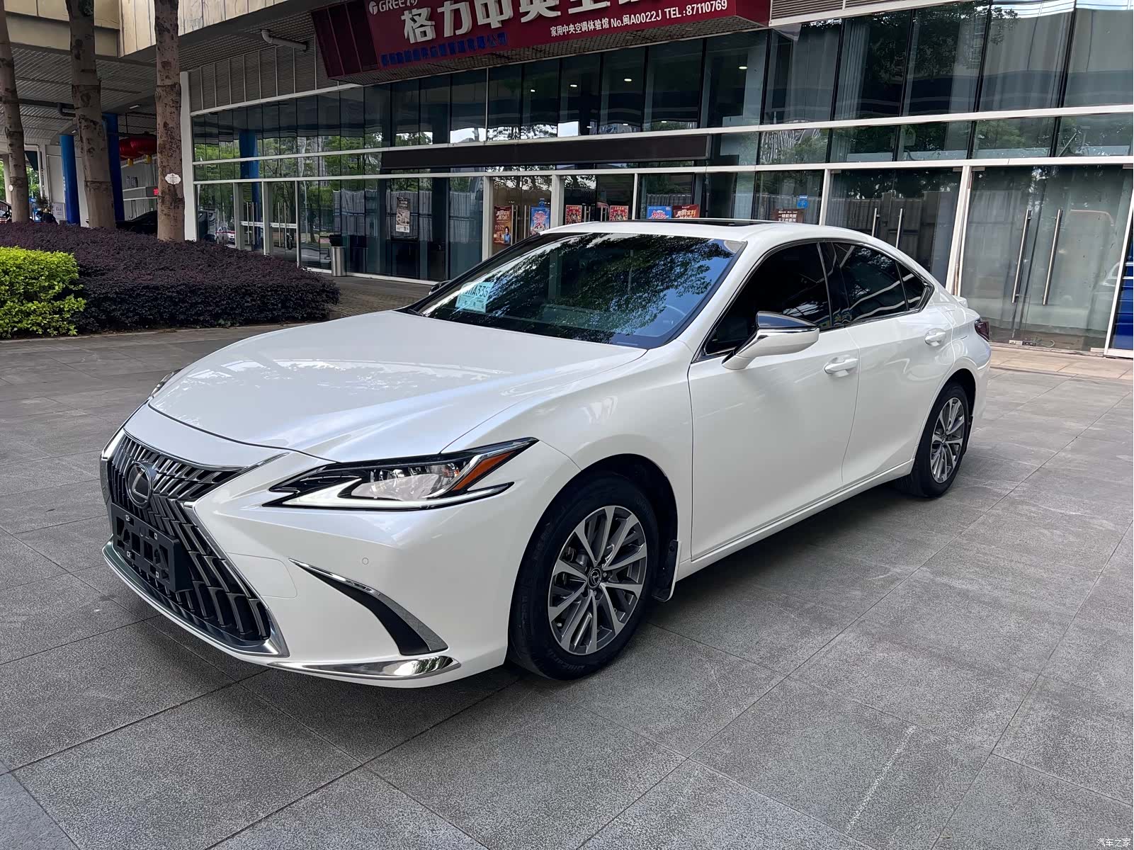 Lexus ES