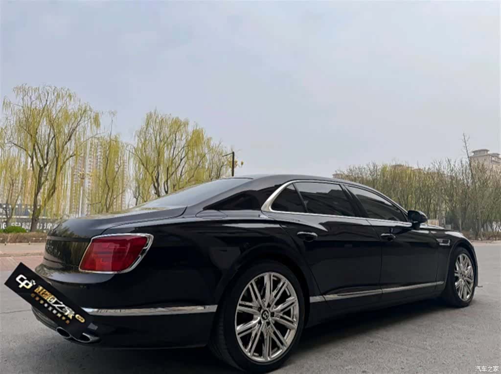 Bentley Flying Spur, 2024 4