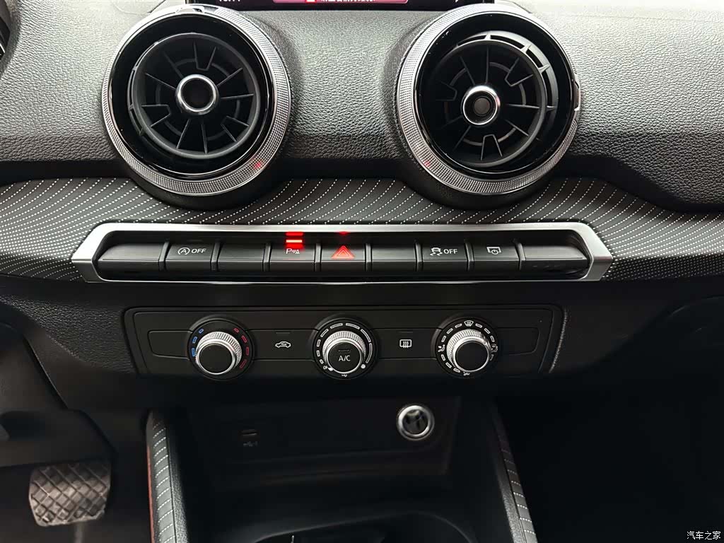Audi Q2L, 2022 15