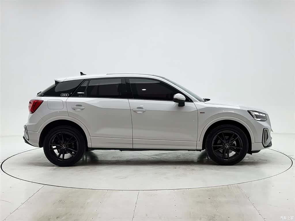 Audi Q2L, 2022 9