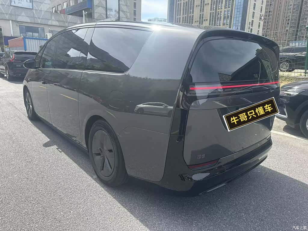 Li Auto MEGA, 2024 3