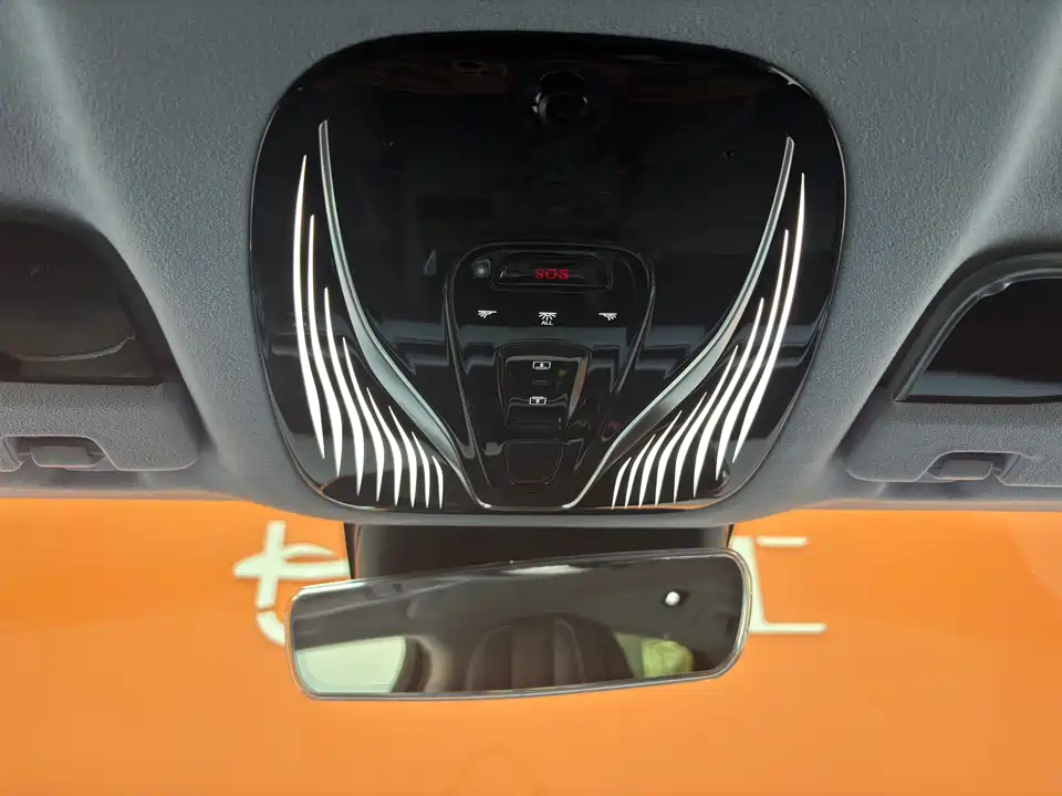 VOYAH Lantu chasing light