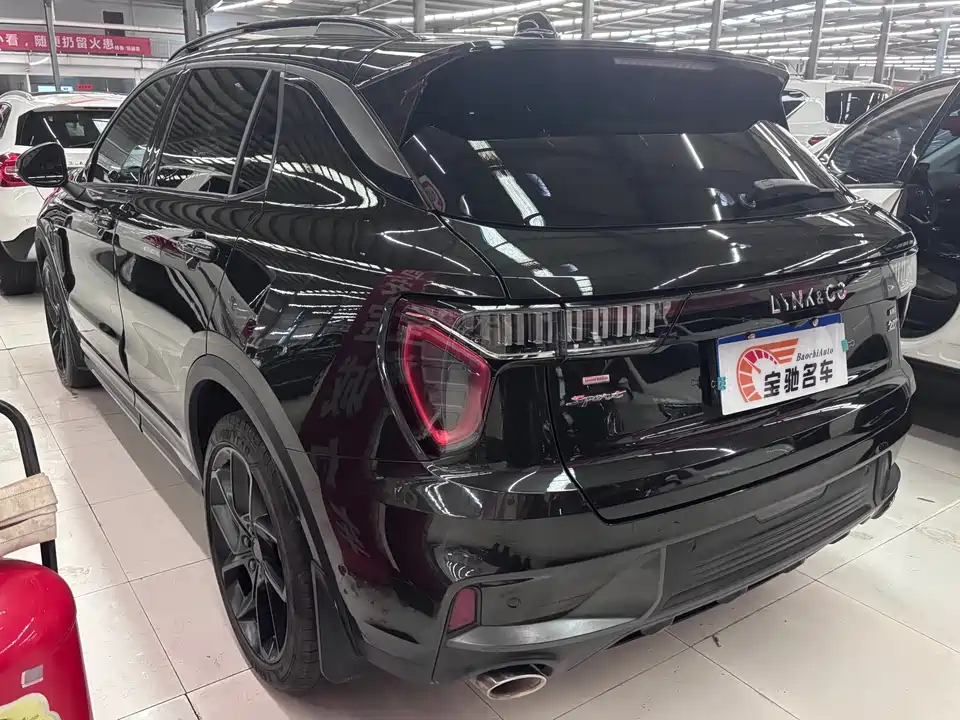 Lynk & Co 01