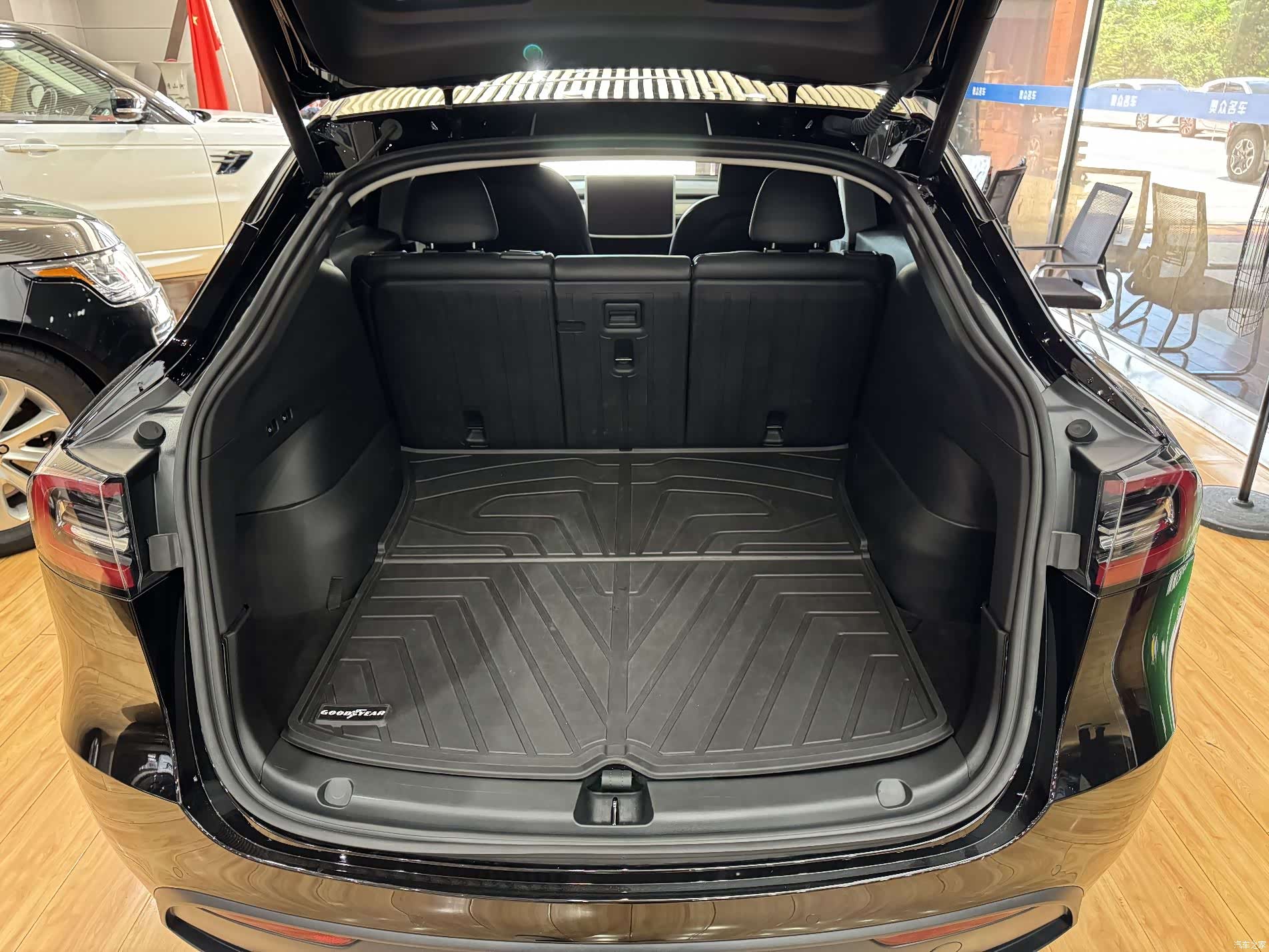 Tesla Model Y, 2023 13