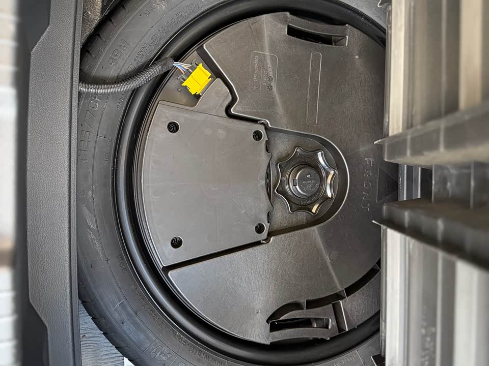 Volkswagen T-ROC exploring Songs