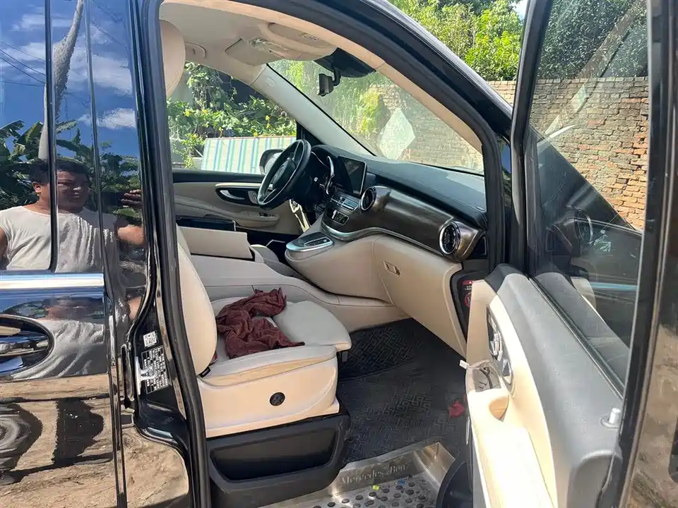 Mercedes-Benz V-class