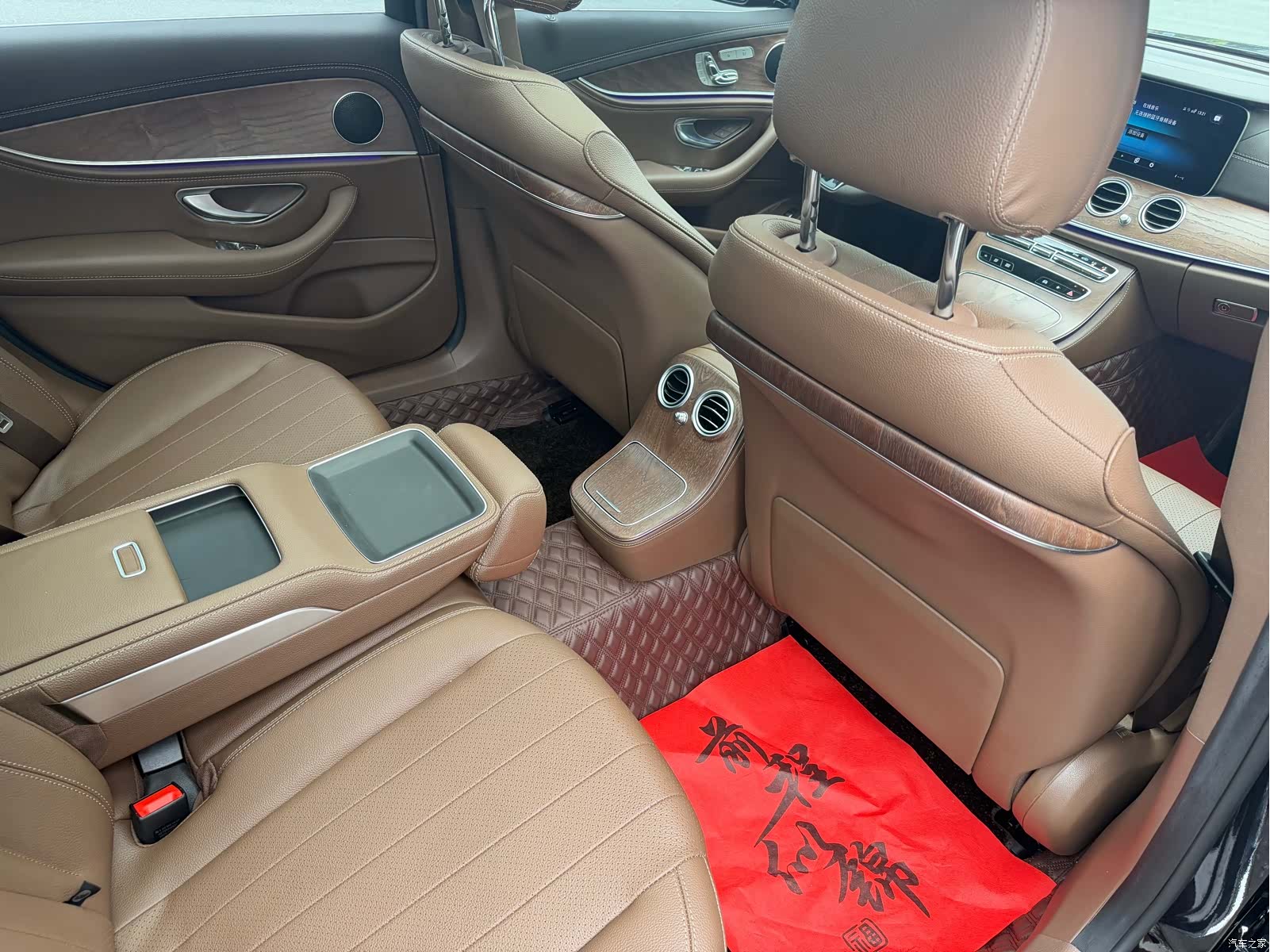 Mercedes-Benz E-Class, 2023 13