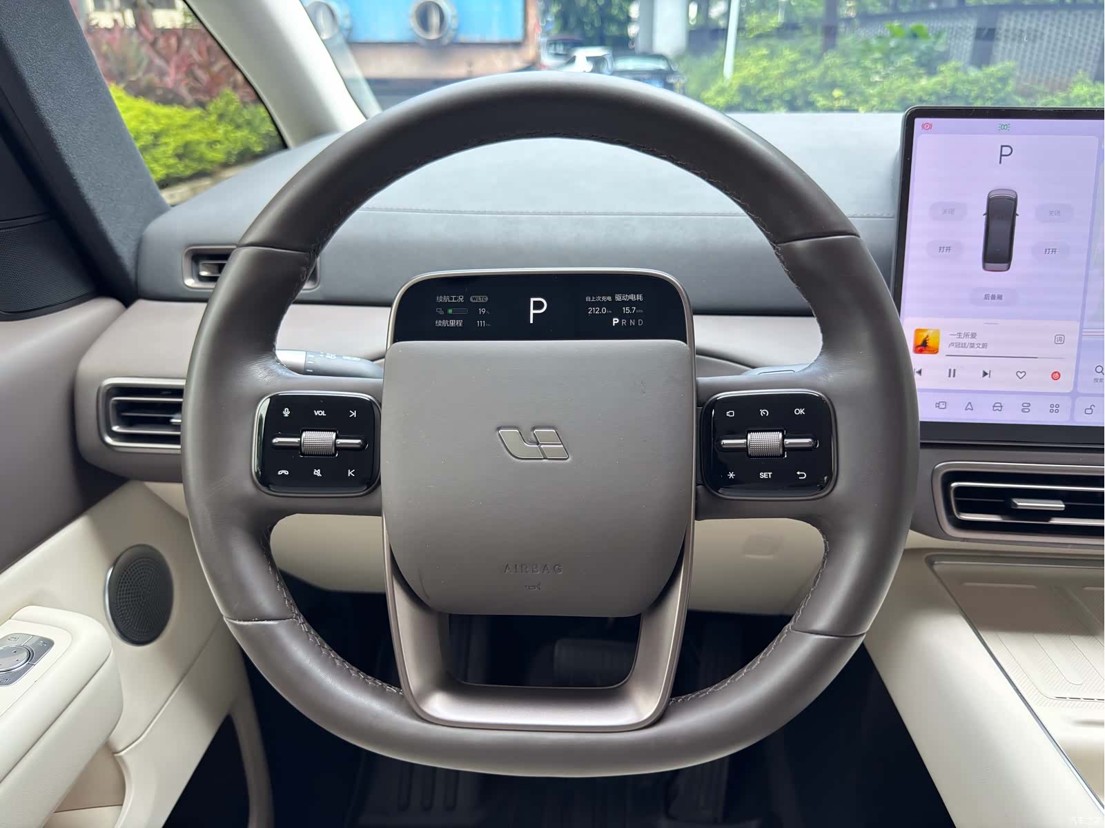 Li Auto MEGA, 2025 28