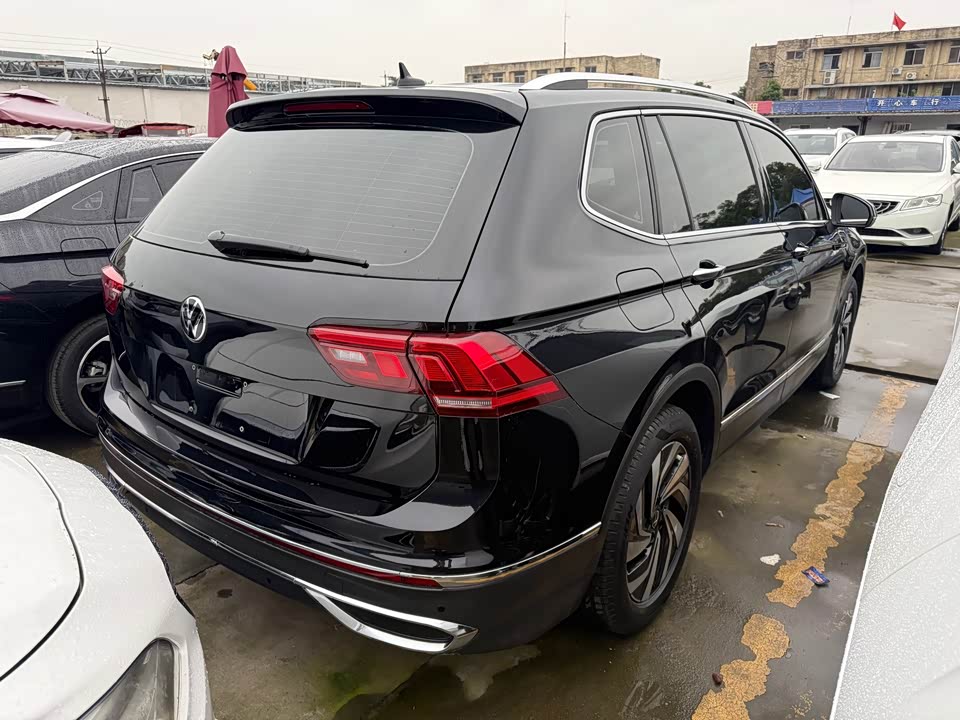 Volkswagen Tiguan L
