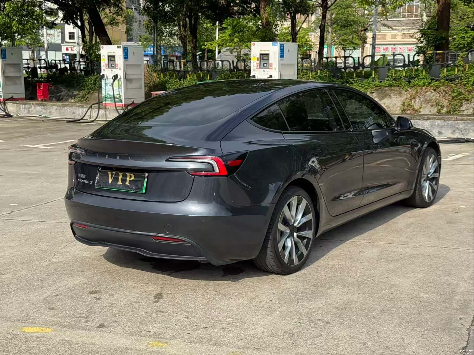 Tesla Model 3, 2025 7