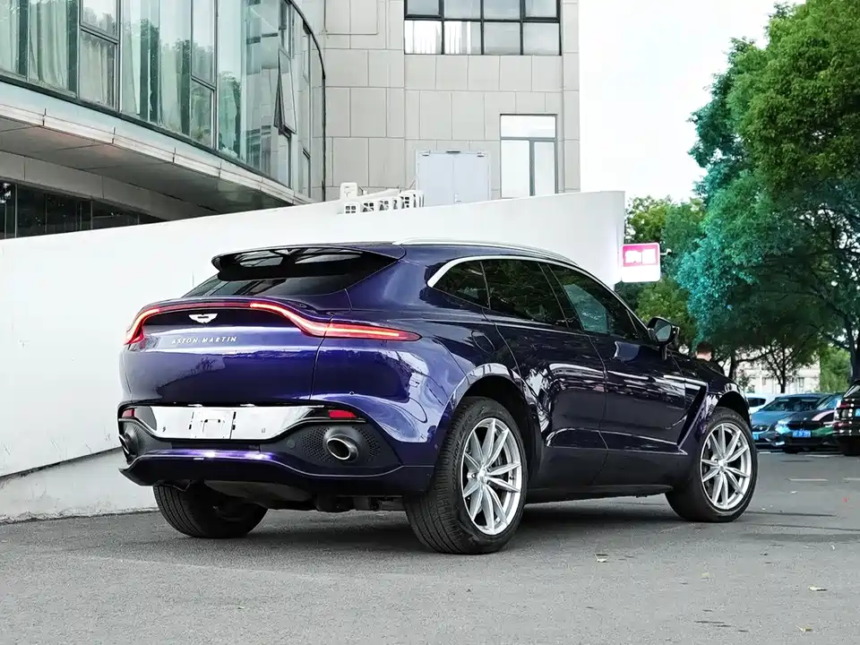 Aston Martin DBX