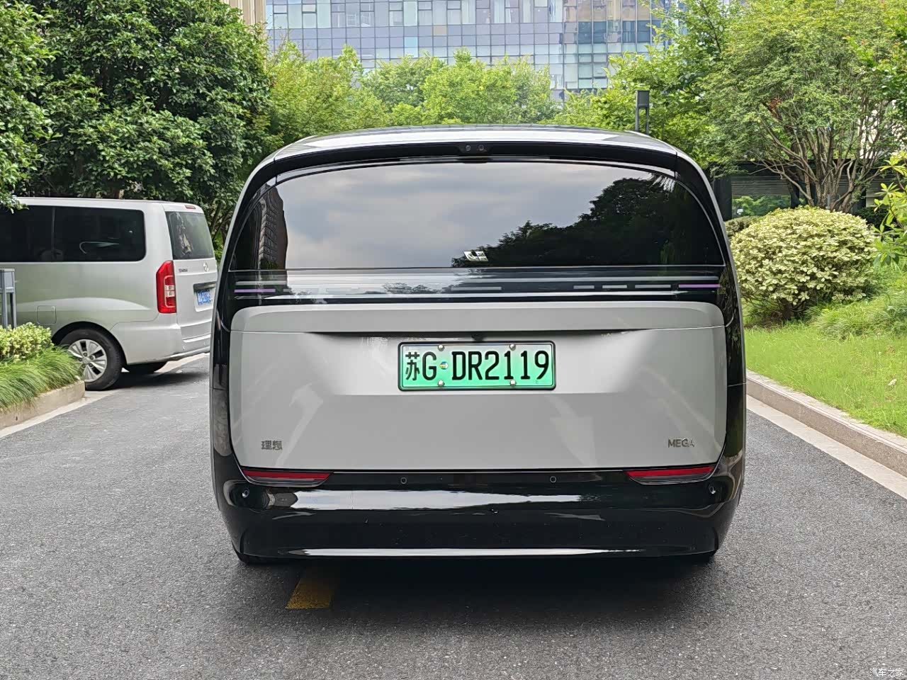 Li Auto MEGA, 2025 7