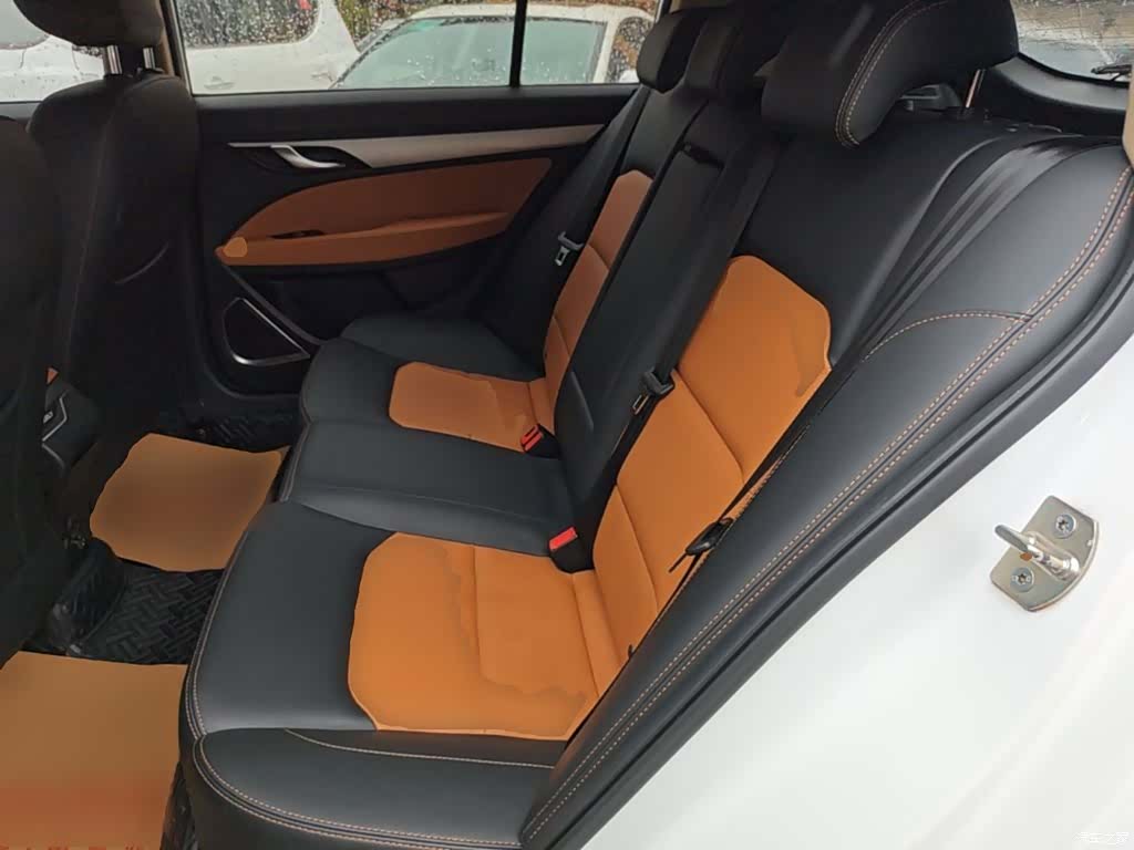 Geely S1, 2018 13