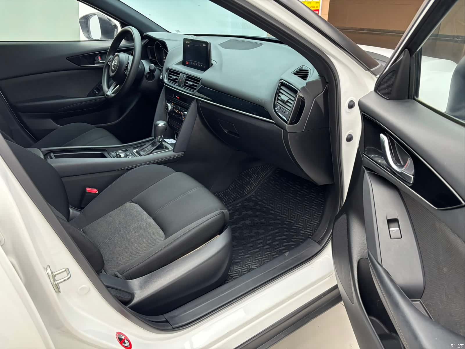 Mazda CX-4, 2023 9