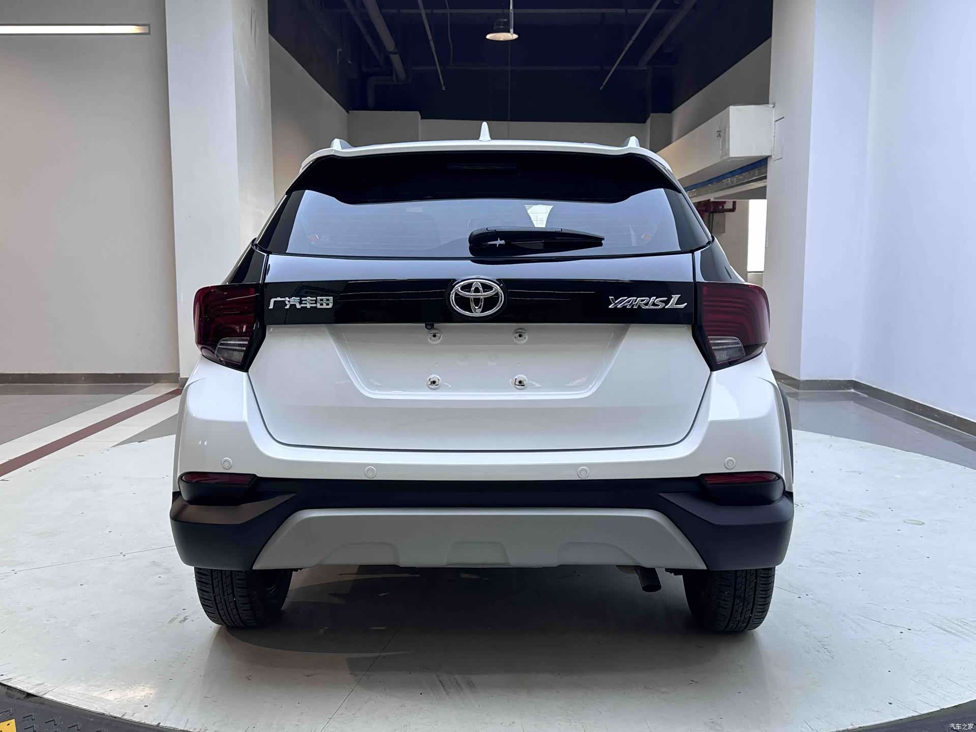 Toyota YARiS L, 2023 все фото