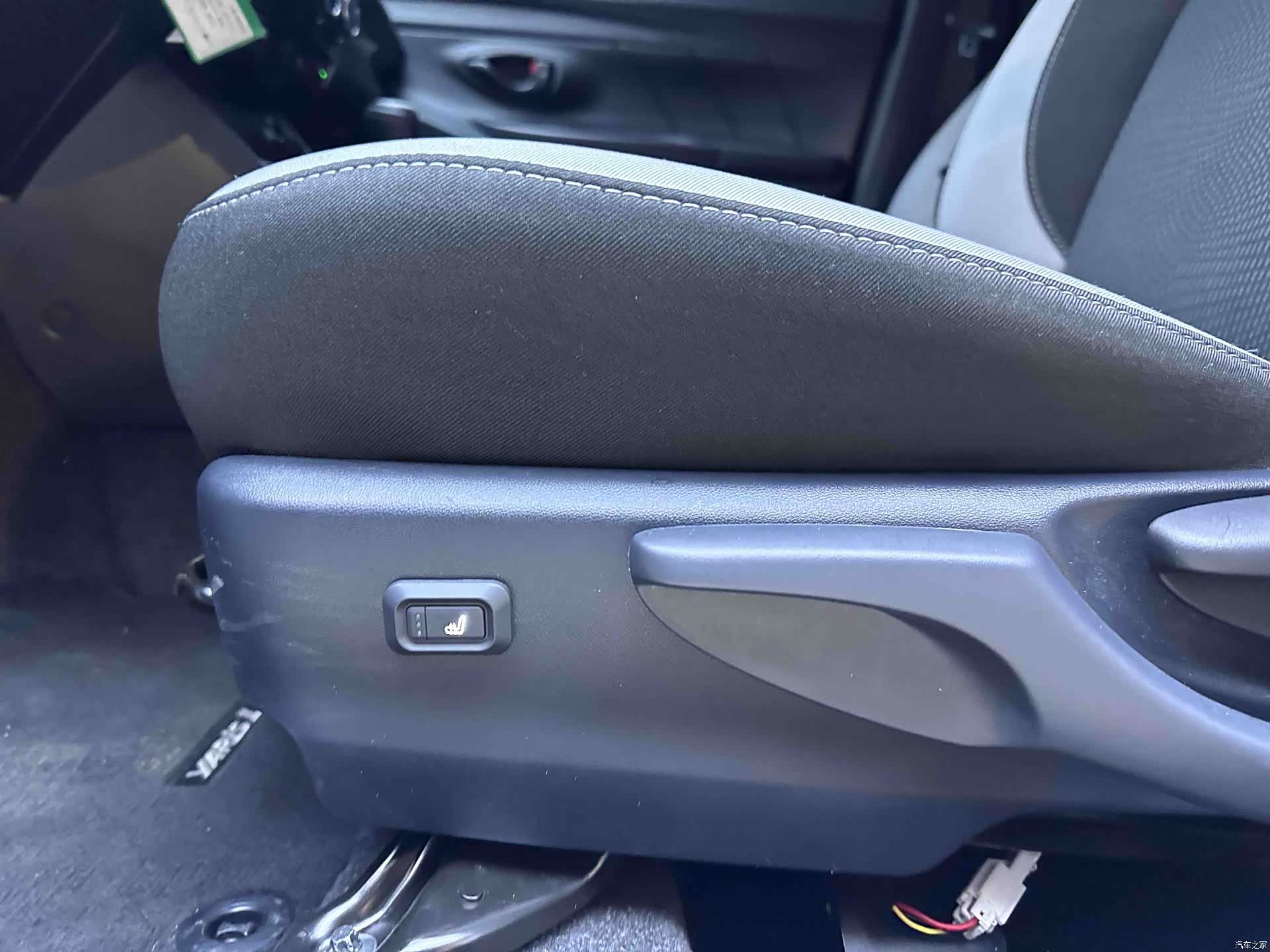 Toyota YARiS L, 2023 16