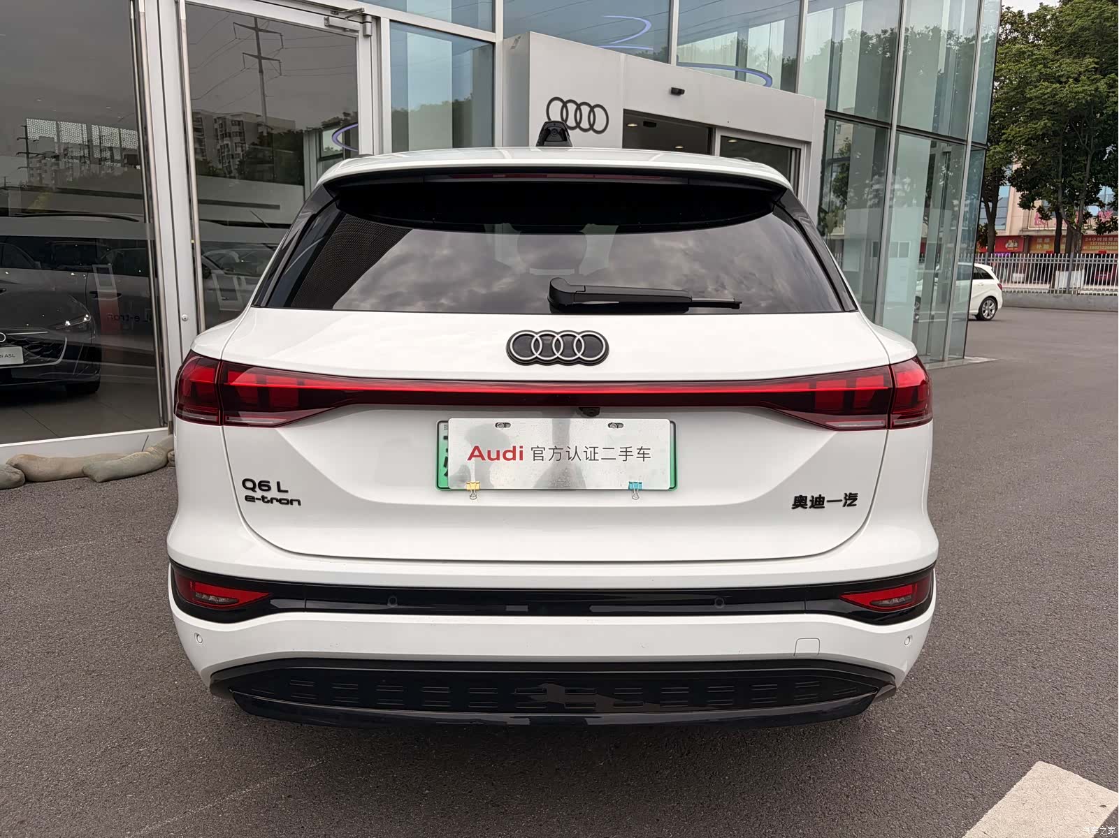 Audi e-tron, 2025 все фото